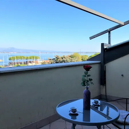 Desenzanoloft Square Loft & Lounge Lake View Downtown Apartment LAKE GARDA