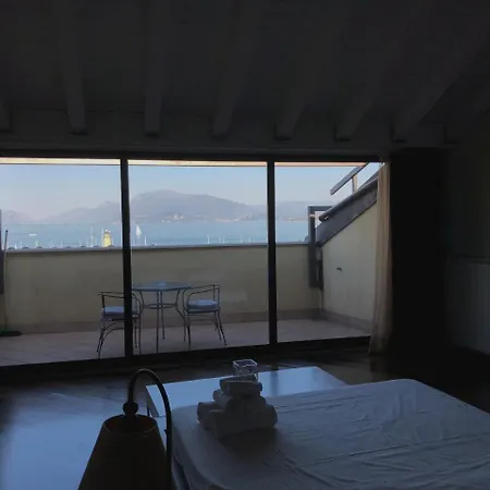 Desenzanoloft Square Loft & Lounge Lake View Downtown Apartment